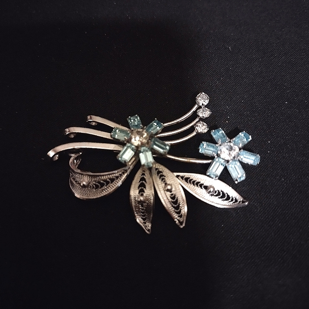 Antique aquamarine &sterling silver broach